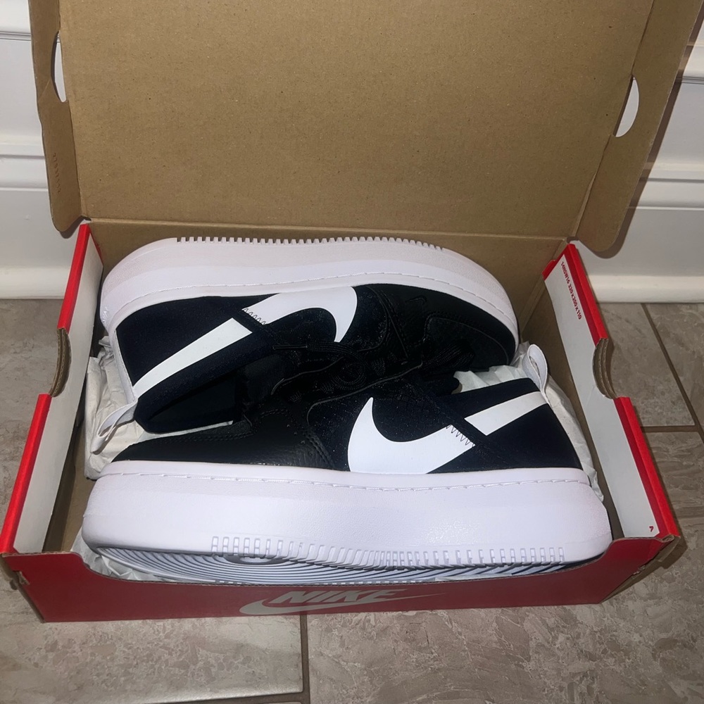 W Nike Court Vision Alta Txt size 9.5